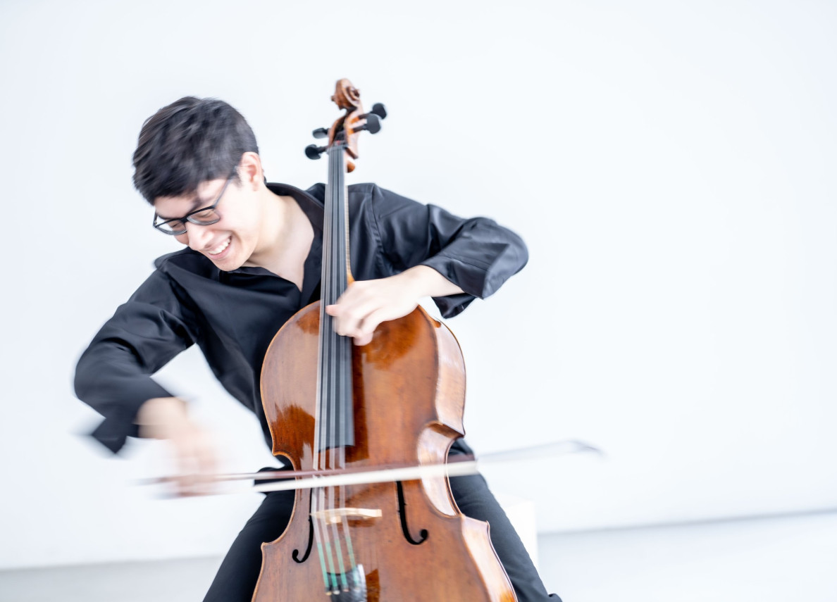 Zlatomir Fung with a cello