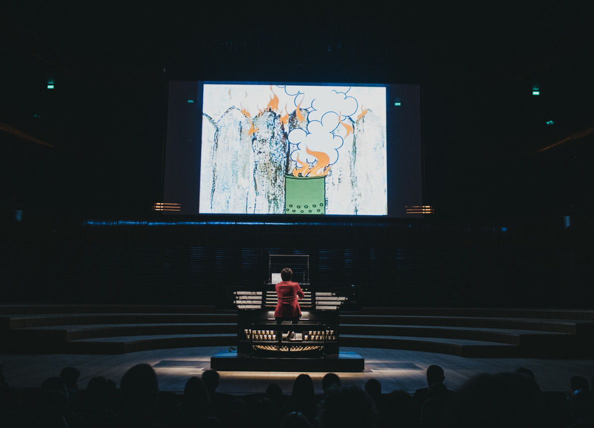 family film projection with organ live music